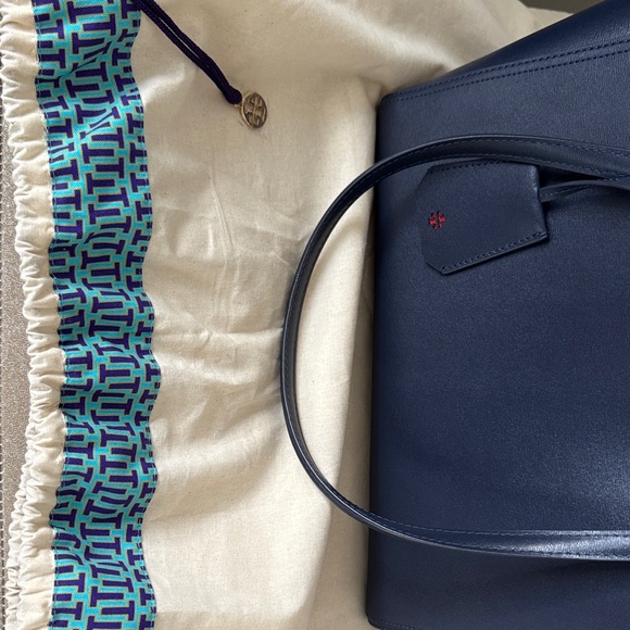 New Year New Tori Burch Navy Tote with Red Interior! - Picture 5 of 9